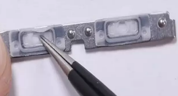 三星 Note 7 的音量按鍵硅膠結(jié)構(gòu).png 三星 Note 7 的音量按鍵硅膠結(jié)構(gòu).png