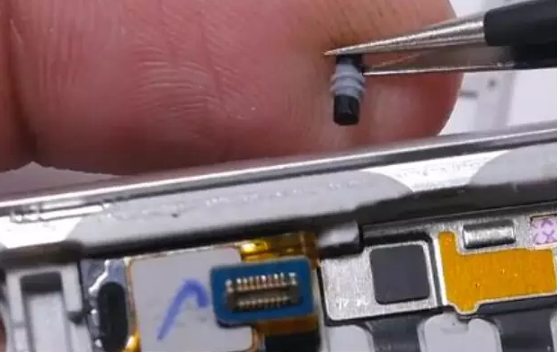 三星 Note 7 的針孔硅膠結(jié)構(gòu).png 三星 Note 7 的針孔硅膠結(jié)構(gòu).png